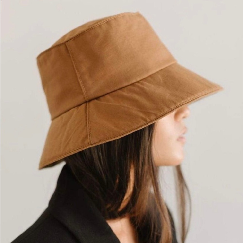 Brand NWT Gigi Pip Bucket Hay